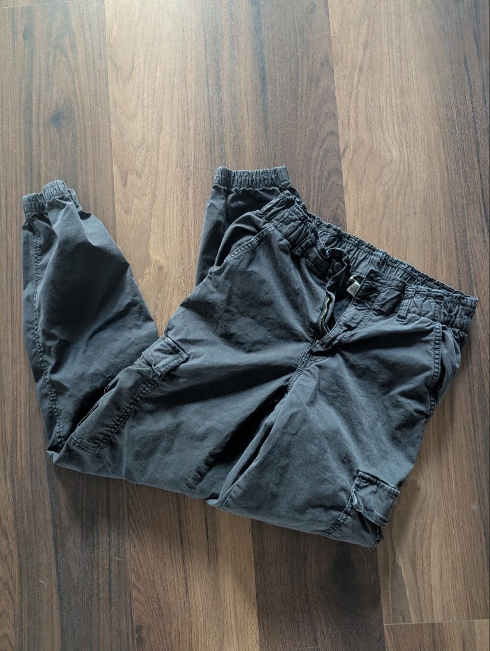 Women's 4 Long American Eagle Outfitters Black Cargo Joggers Elastic Waist